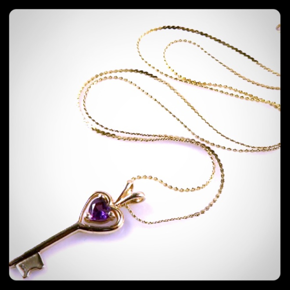 EUC 14K GOLD 18” LONG w KEY PENDANT w AMETHYST KEY